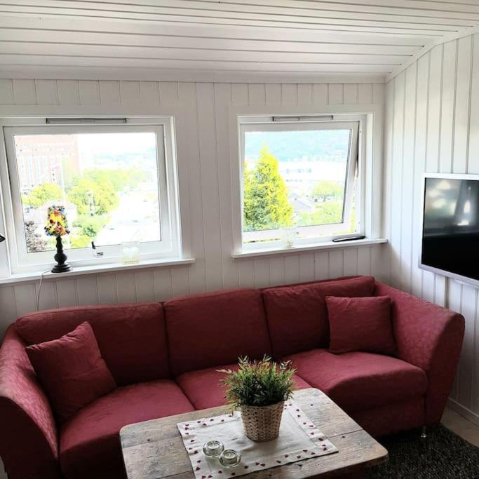 Appartement Lys Og Lettstelt Leilighet Med Utsikt Over Byen à Sandefjord Extérieur photo