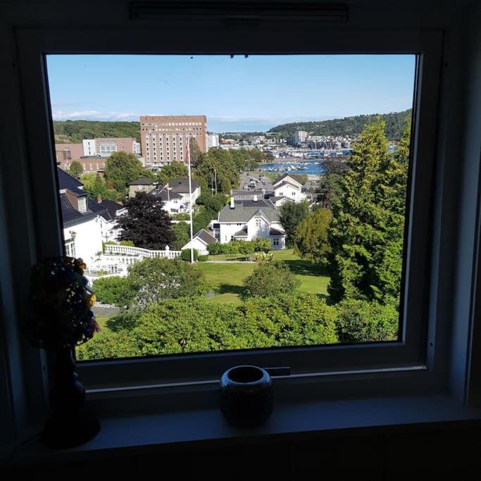 Appartement Lys Og Lettstelt Leilighet Med Utsikt Over Byen à Sandefjord Extérieur photo